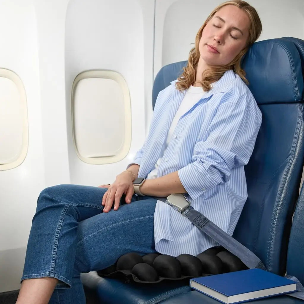 Woman sitting on a Sondur travel cushion on a plane